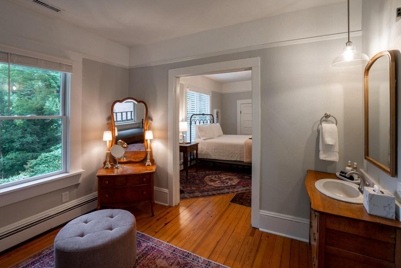 Beechwood Inn Clayton Room photo